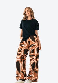 Label of love Easy Tuck Tee Black