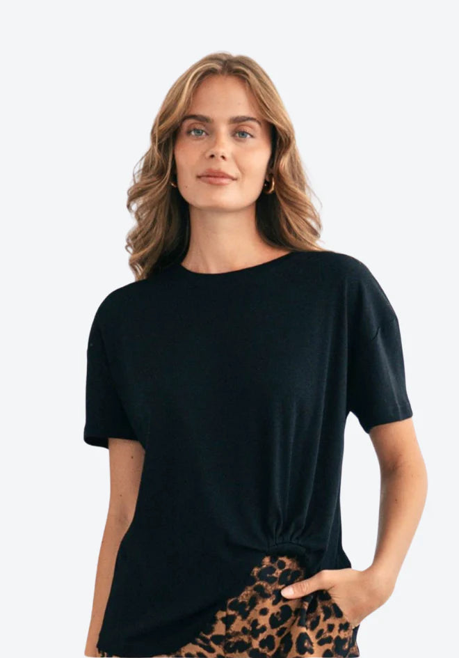 Label of love Easy Tuck Tee Black