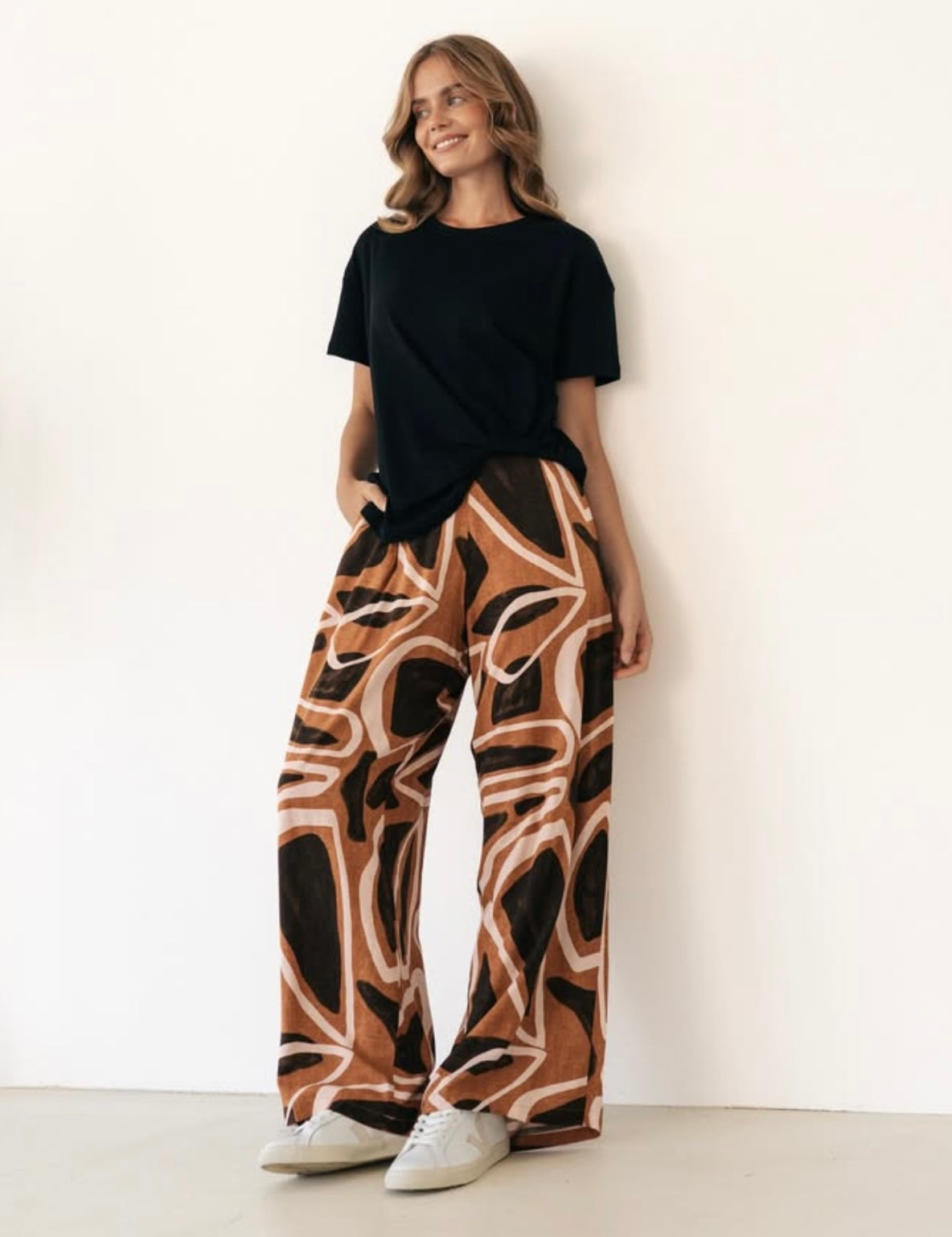 Label of love Easy Tuck Tee Black