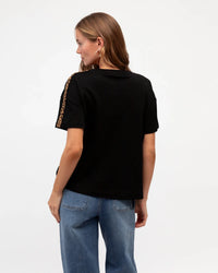 LEOPARD TRIM TUCK TEE